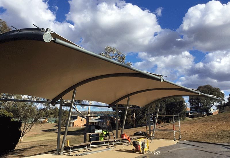 Large cantilever canopy with its supporting posts along one side